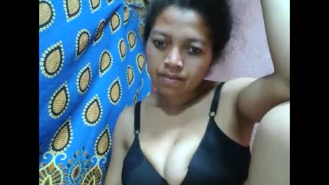 Snapshot of henitsaldy chatting on 11, 10, 2025 henitsaldy online show from 11, 10, 2025