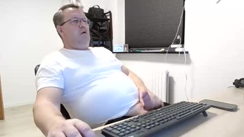 henrikrp1971 online show from 7, 1, 2025