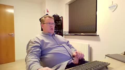 henrikrp1971 online show from 4, 2, 2025