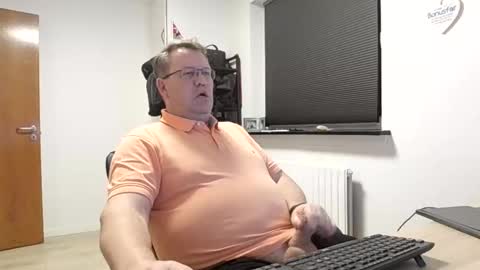 henrikrp1971 online show from 5, 2, 2025