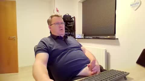 henrikrp1971 online show from 8, 2, 2025