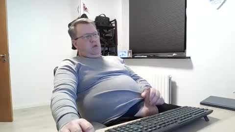 henrikrp1971 online show from 12, 2, 2025