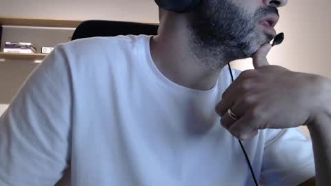 Snapshot of henriquealm chatting on 4, 10, 2025 henriquealm online show from 4, 10, 2025