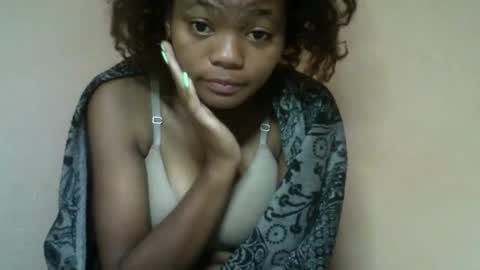Snapshot of herisse01 chatting on 18, 5, 2026 herisse01 online show from 18, 5, 2026