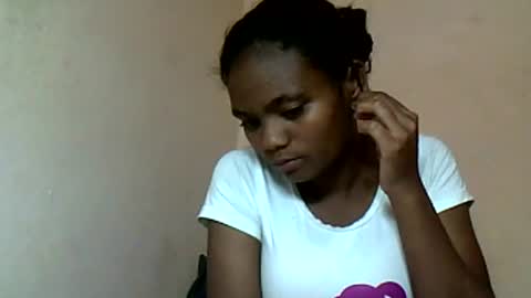 Snapshot of herisse01 chatting on 19, 6, 2026 herisse01 online show from 19, 6, 2026