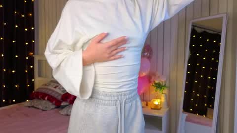 Nicole online show from 7, 4, 2026