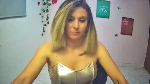 Hestesiaxx online show from 6, 3, 2026