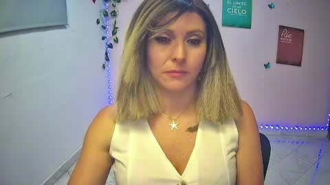 Hestesiaxx online show from 10, 4, 2026