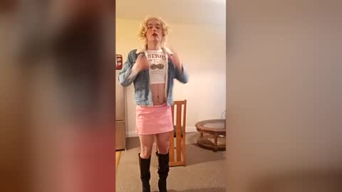 PinkSkirtSlut online show from 18, 5, 2026
