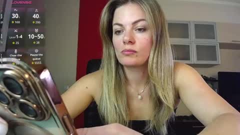 Snapshot of hi_bye_ chatting on 23, 4, 2026 Lina online show from 23, 4, 2026