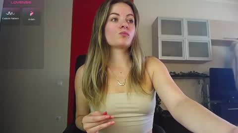 Snapshot of hi_bye_ chatting on 7, 6, 2026 Lina online show from 7, 6, 2026