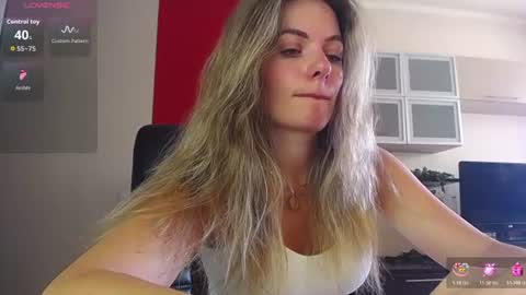 Snapshot of hi_bye_ chatting on 20, 7, 2026 Lina online show from 20, 7, 2026