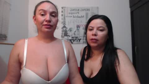 Snapshot of hidden_tinna chatting on 6, 8, 2026 Tinna online show from 6, 8, 2026