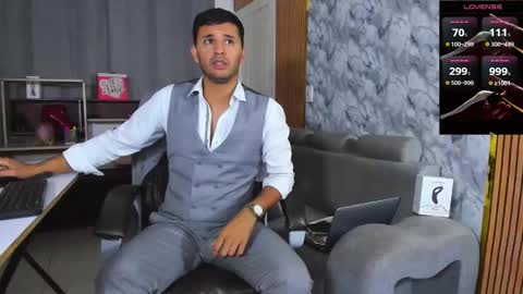 Snapshot of hiddenoffice chatting on 3, 2, 2026 George online show from 3, 2, 2026