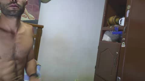 Snapshot of hideonbush051 chatting on 9, 10, 2025 hideonbush online show from 9, 10, 2025