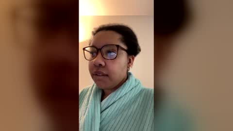 Snapshot of highkeyheidee chatting on 25, 4, 2026 Juana B. Bread online show from 25, 4, 2026