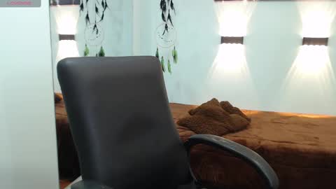 H I L A R Y online show from 9, 2, 2025