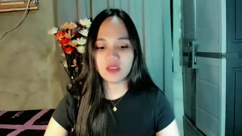 Snapshot of hilarymolly chatting on 4, 6, 2026 hilarymolly online show from 4, 6, 2026