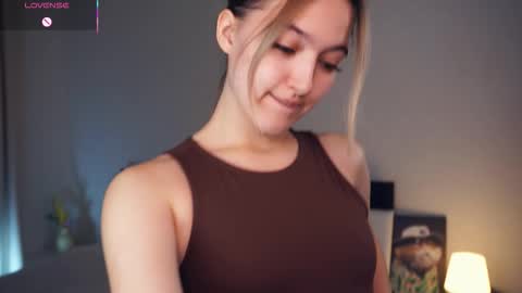 Snapshot of hip_hop_baby chatting on 12, 9, 2025 Leya Day Mary Night PvT Open online show from 12, 9, 2025