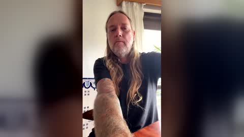 Snapshot of hippybiker chatting on 9, 5, 2026 hippybiker online show from 9, 5, 2026