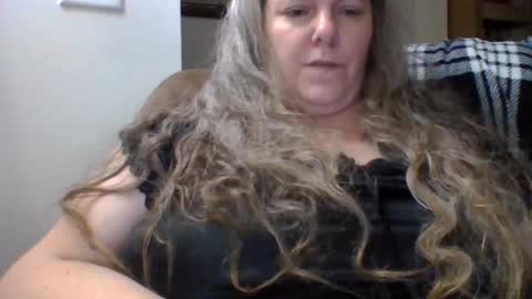 Snapshot of hippysnewhere chatting on 28, 5, 2026 hippysnewhere online show from 28, 5, 2026