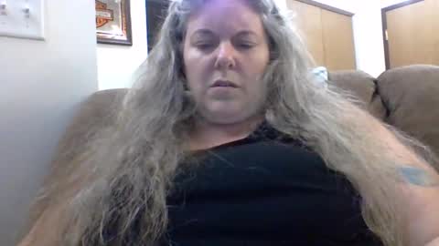 Snapshot of hippysnewhere chatting on 5, 6, 2026 hippysnewhere online show from 5, 6, 2026