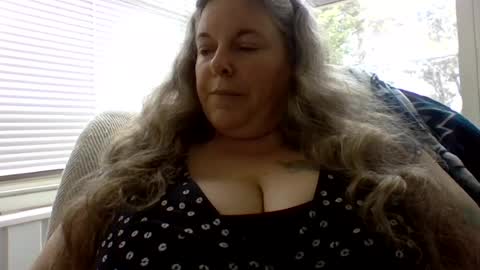Snapshot of hippysnewhere chatting on 27, 6, 2026 hippysnewhere online show from 27, 6, 2026