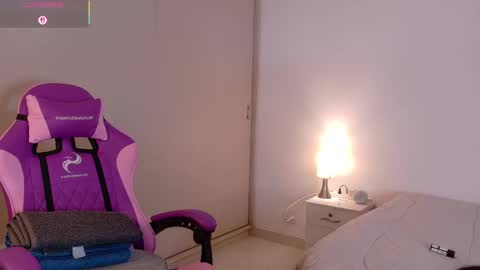 Snapshot of hipshannah chatting on 15, 11, 2025 H A N N A H online show from 15, 11, 2025