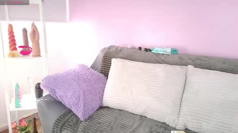 hiyakasudere_ online show from 4, 12, 2025