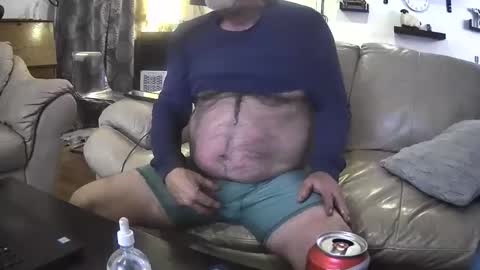 Snapshot of hobohoeless chatting on 17, 12, 2025 hobohoeless online show from 17, 12, 2025