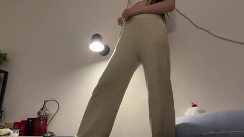 Snapshot of hola_sunflower chatting on 26, 10, 2025 amy online show from 26, 10, 2025