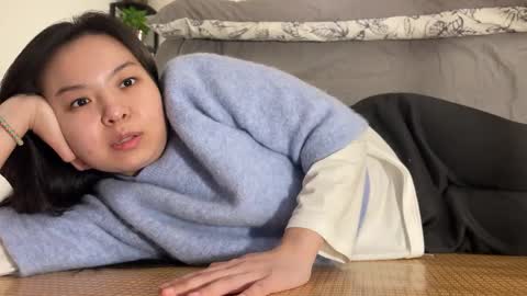 Snapshot of hola_sunflower chatting on 28, 11, 2025 amy online show from 28, 11, 2025