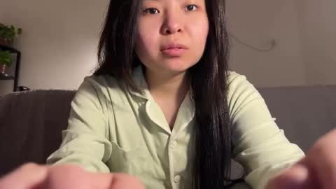 Snapshot of hola_sunflower chatting on 1, 12, 2025 amy online show from 1, 12, 2025