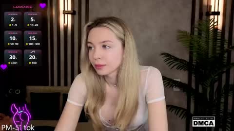 Snapshot of holl1would chatting on 20, 4, 2026 My social media links subscribe to support me online show from 20, 4, 2026