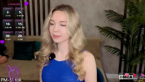 Snapshot of holl1would chatting on 4, 5, 2026 My social media links subscribe to support me online show from 4, 5, 2026