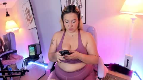 Snapshot of hollie_joliie chatting on 24, 2, 2026 Hollie online show from 24, 2, 2026