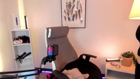 Snapshot of hollie_joliie chatting on 2, 3, 2026 Hollie online show from 2, 3, 2026