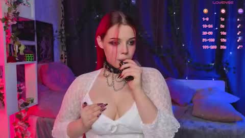 Snapshot of hollisbelch chatting on 25, 9, 2025 Lux online show from 25, 9, 2025