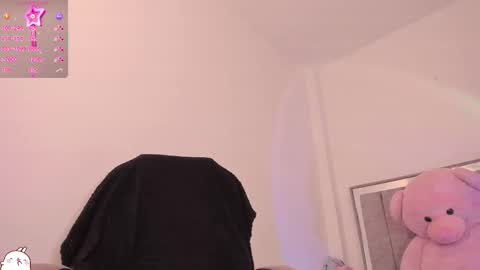 holly_16 online show from 18, 12, 2025