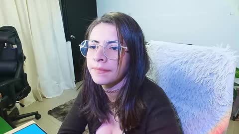 Holly and Honey online show from 5, 2, 2025