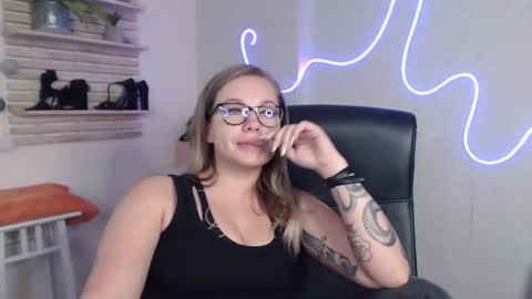 Snapshot of holly_bb95 chatting on 5, 12, 2024 Holly online show from 5, 12, 2024