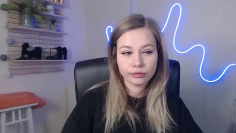 Snapshot of holly_bb95 chatting on 9, 12, 2024 Holly online show from 9, 12, 2024