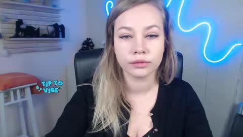 Snapshot of holly_bb95 chatting on 30, 12, 2024 Holly online show from 30, 12, 2024