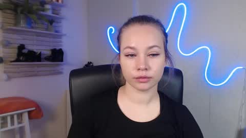 Snapshot of holly_bb95 chatting on 31, 12, 2024 Holly online show from 31, 12, 2024