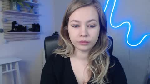Snapshot of holly_bb95 chatting on 2, 1, 2025 Holly online show from 2, 1, 2025