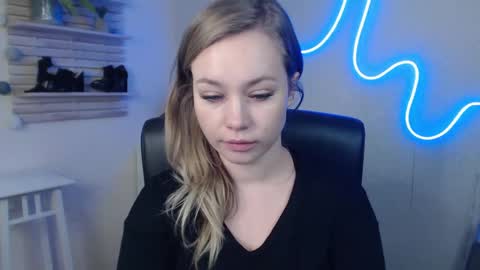 Snapshot of holly_bb95 chatting on 2, 1, 2025 Holly online show from 2, 1, 2025