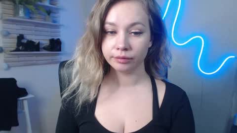 Snapshot of holly_bb95 chatting on 7, 1, 2025 Holly online show from 7, 1, 2025