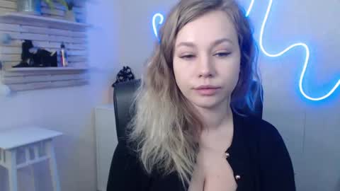Snapshot of holly_bb95 chatting on 14, 1, 2025 Holly online show from 14, 1, 2025