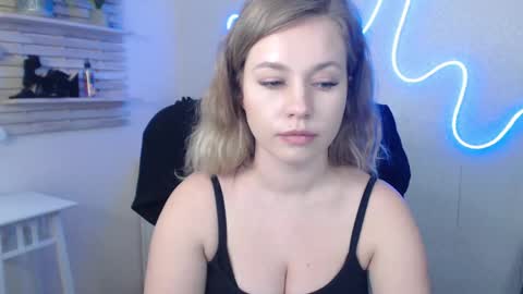 Snapshot of holly_bb95 chatting on 14, 1, 2025 Holly online show from 14, 1, 2025