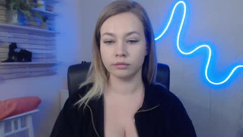 Snapshot of holly_bb95 chatting on 17, 1, 2025 Holly online show from 17, 1, 2025